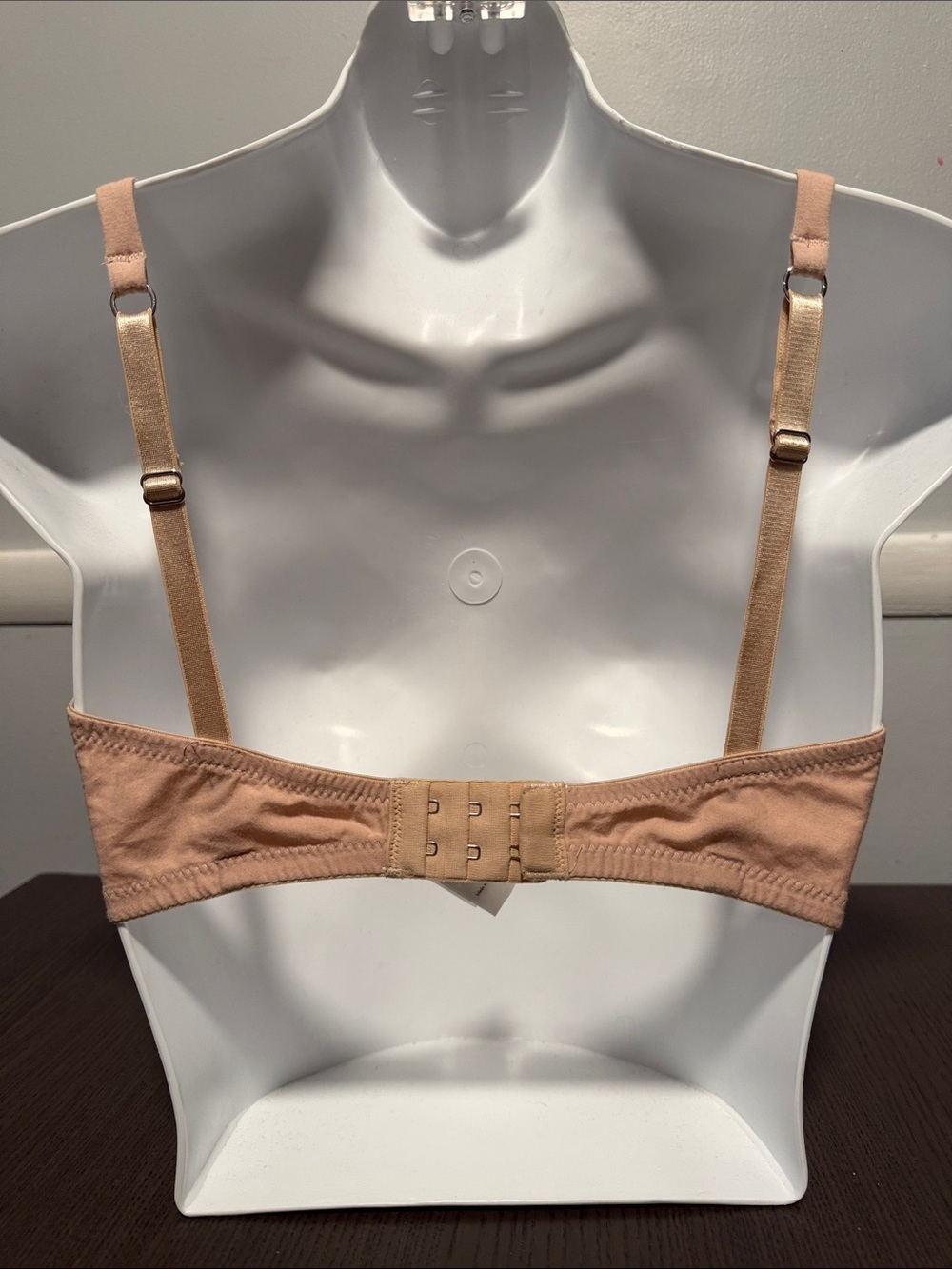 Hanro Soft V-Neck Bralette in Light Nude - Picture 3 of 9